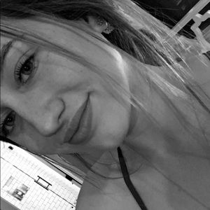 Meet your Posher, Ava